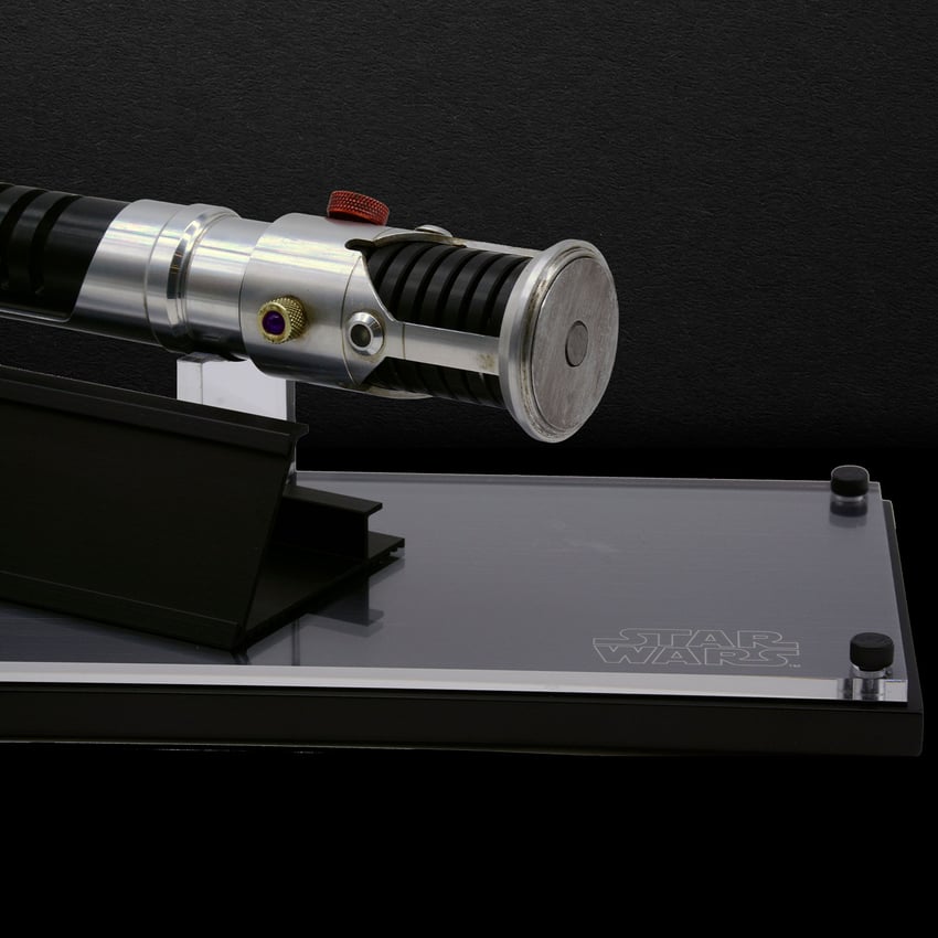 1126-obi-wan-kenobi-lightsaber–1.jpg