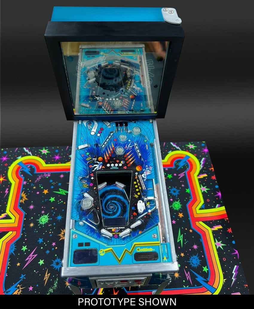 228-black-hole-x-replicade-minipin–1.jpg