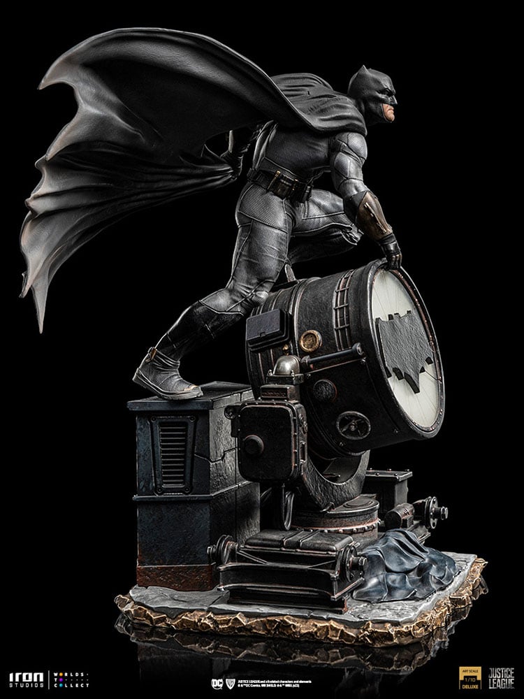 3423-batman-on-batsignal-deluxe-1.jpg
