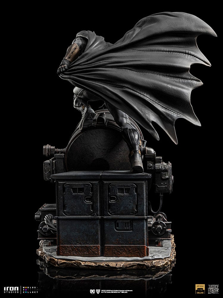 3423-batman-on-batsignal-deluxe-1.jpg