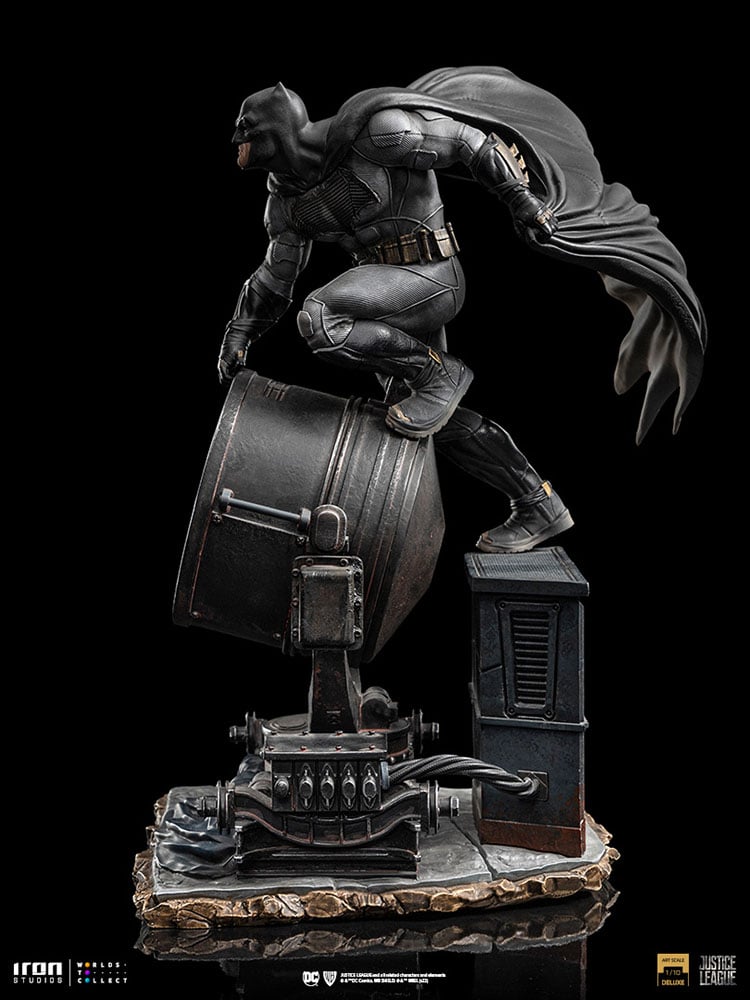 3423-batman-on-batsignal-deluxe-1.jpg