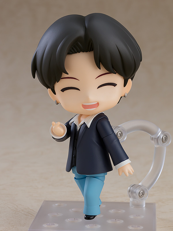 4545-suga-nendoroid-2.jpg