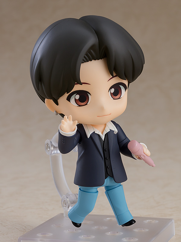4545-suga-nendoroid-2.jpg