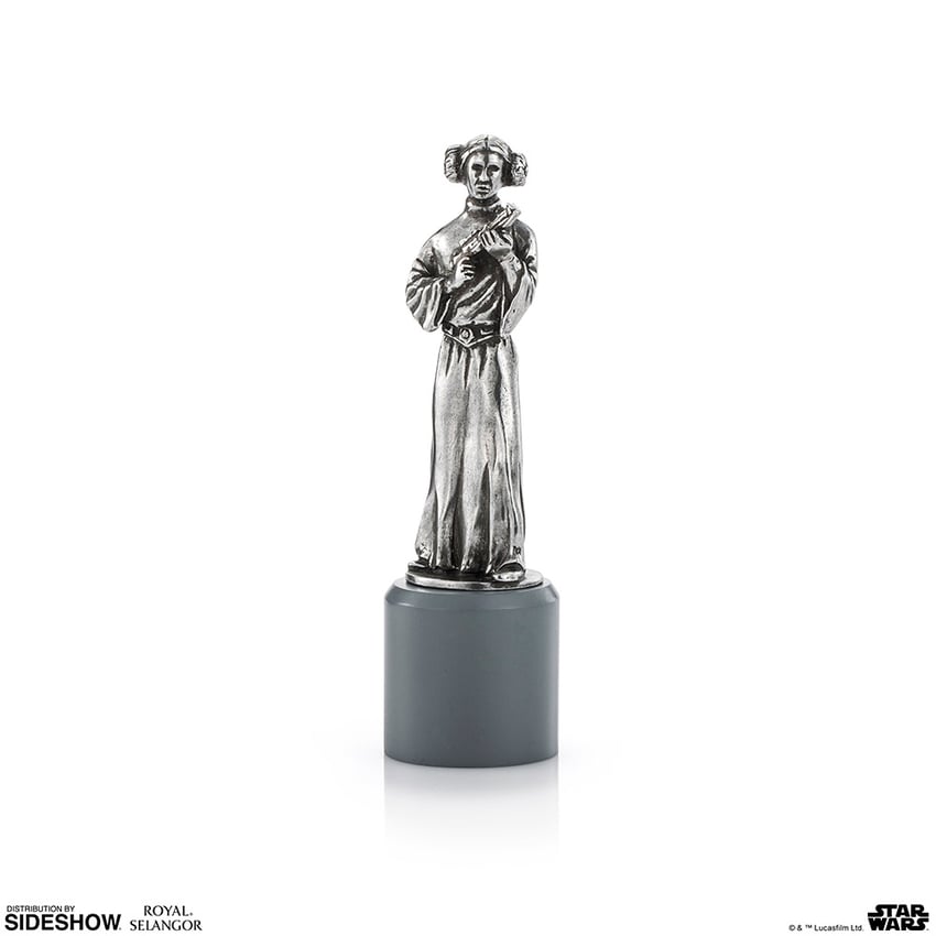 8758-star-wars-classic-chess-set-1.jpg