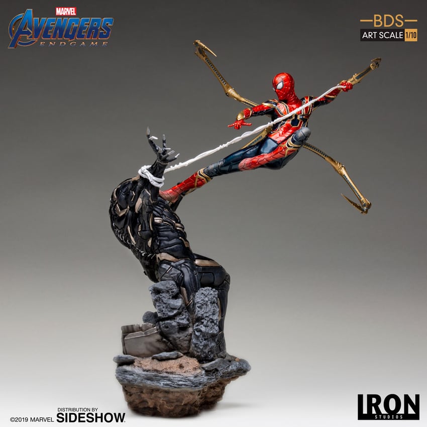8902-iron-spider-vs-outrider-1.jpg