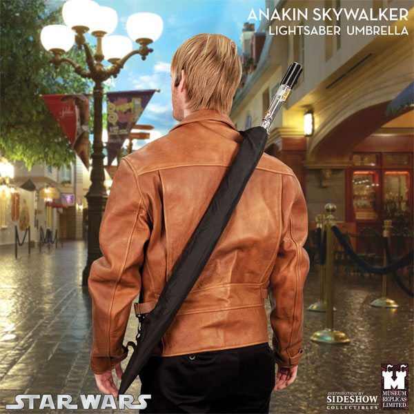 9518-anakin-skywalker-lightsaber-umbrella-1.jpg